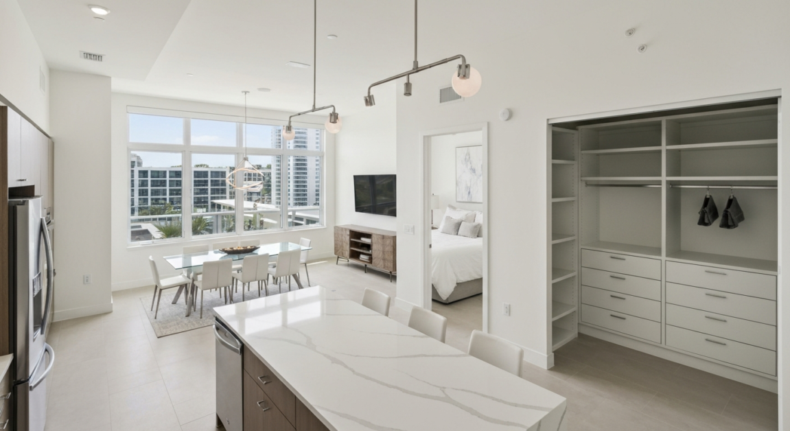 Closet cleaning and organizing services by All Great Cleaner – Professional Cleaning Services in Orlando